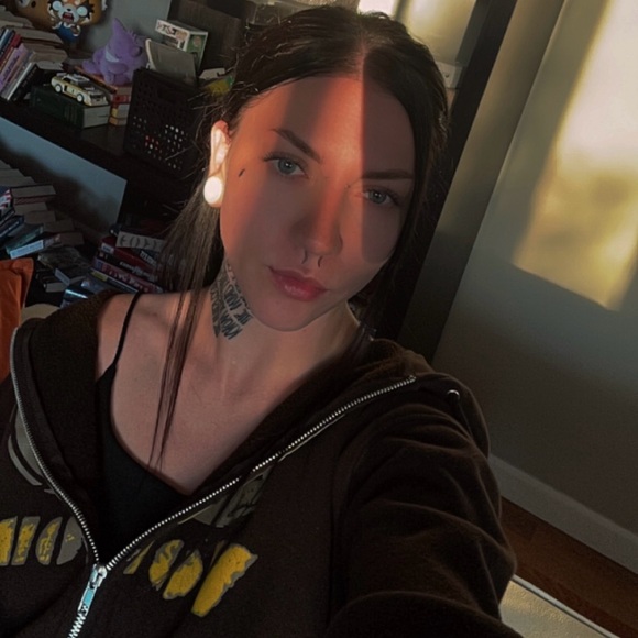 Shelby - Picture 1 of 3